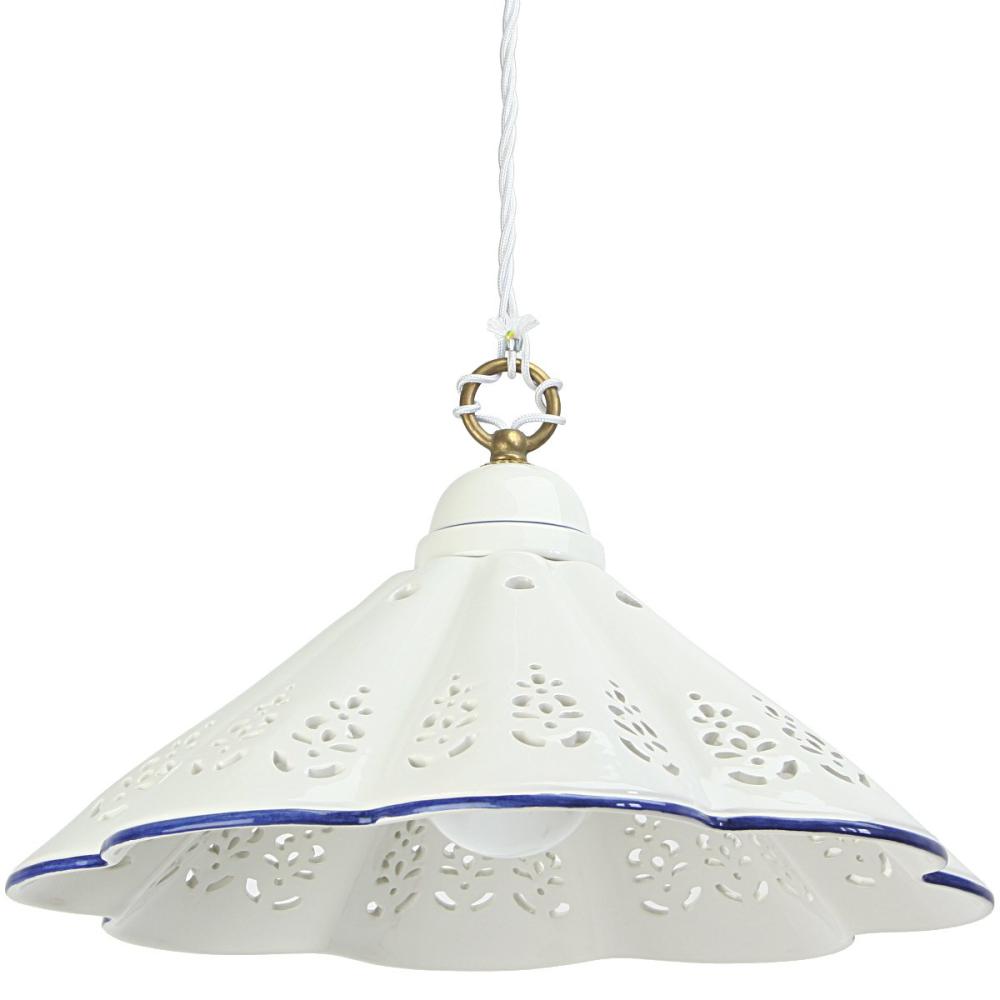 keramicke mediteranske lustre klasicke s dierkovanym cipkovym lampou osvetlenie vidiecky vintage modro malovane rucne jedalen kuchyna jedalen obyvacia izba balaton chata chalupa lampy lameridiana zariadenie.jpg